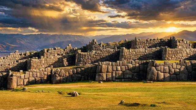 City Tour: Sacsayhuamán, Qenqo, Puca Pucara y Tambomachay