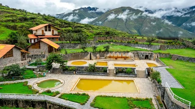 Lares: Aguas termales y ruta de los telares