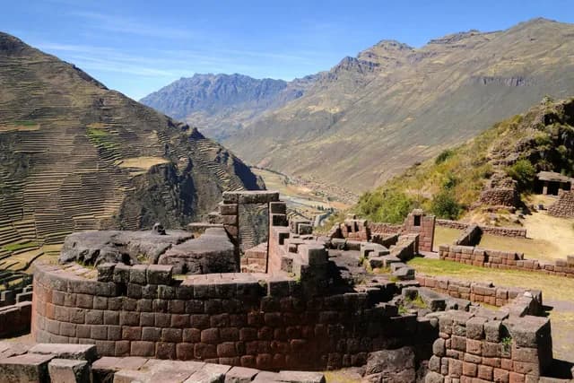 Pisac: ruinas, terrazas y mercado artesanal